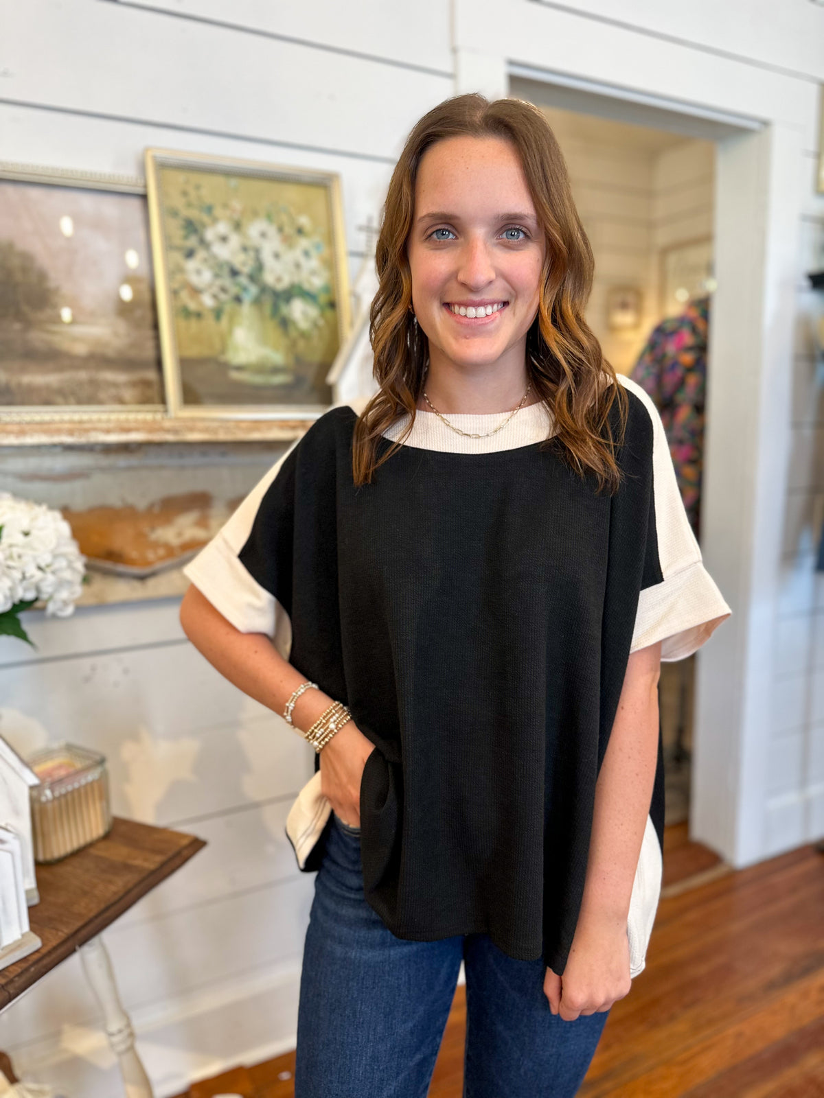 black and cream roomy fit top entro